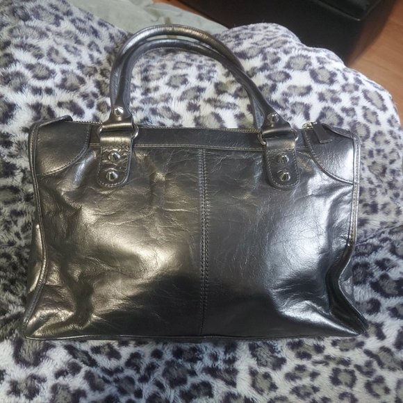 Elegant Black Leather Handbag - Picture 6 of 15